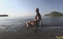Nylondeluxe: Polka Dots Pantyhose on the Beach
