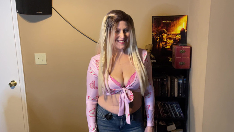 TabithaXXX: Stepmom gives blowjob reward after tough finals week