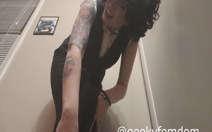 Geeky Femdom: Shadow Queen Double Tính năng