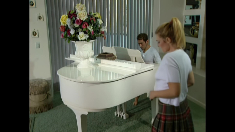 Bewitched!: Seorang berambut perang muda dengan vagina yang cantik disetubuhi dengan...