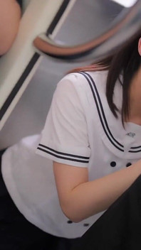 Classmate Who Secretly Lets Me Creampie Her on the Train to School. Chapter.1