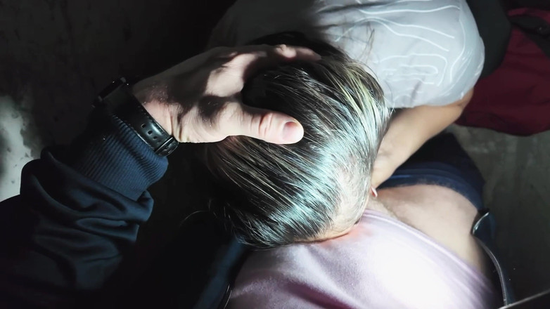 Alex e Bianca: Mi vecino toca el timbre y me pide ayuda ... La...