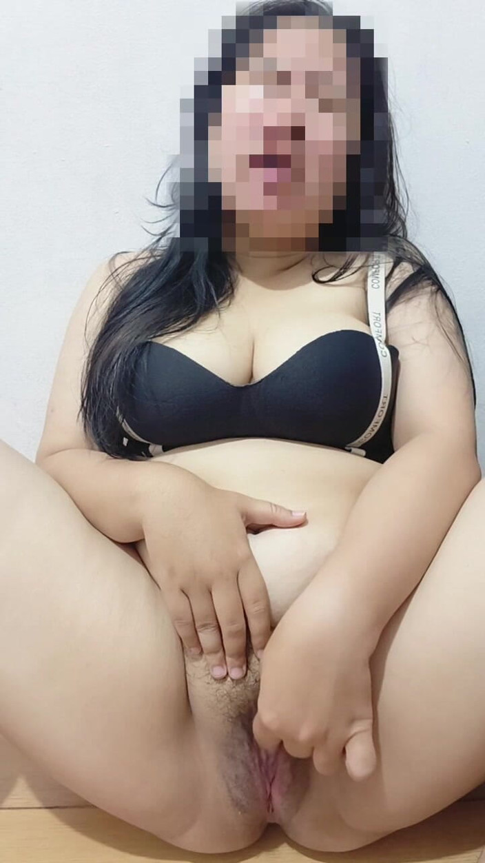 Vaginabig88: Relaxace v internátě a čekám, až přijde přítel