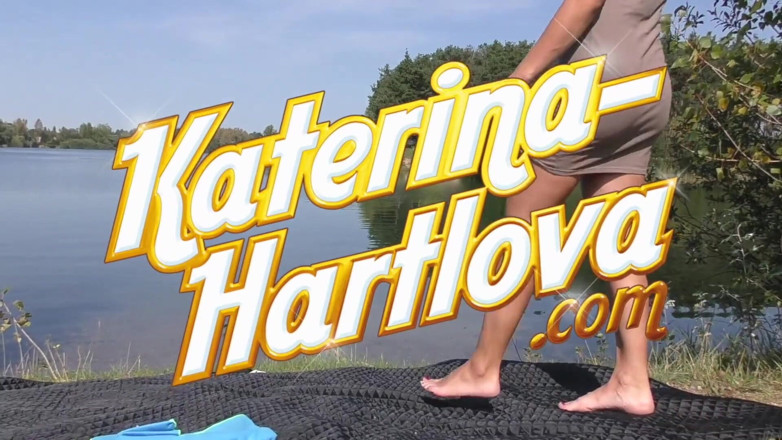 Katerina Hartlova: Große natürliche titten, milf am strand