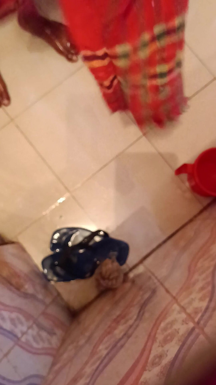 a-adix: Đi chơi trong phòng tắm.chỉ có một người đàn ông.sexxx video