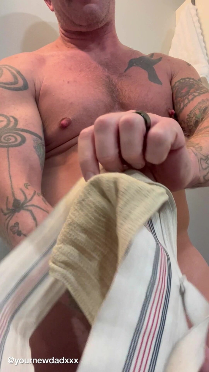 YourNewDadXXX: Jock'un içine boşalıyor