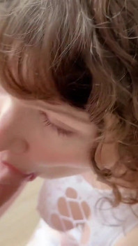 Sexe avec une jolie fille vêtue de bas dentelle, POV, éjaculation dans la bouche
