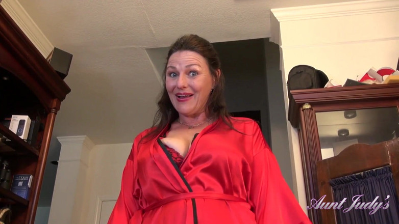 Aunt Judy's: AuntJudys - 털이 무성한 미시 의붓아빠 Joana 마사지 (POV)