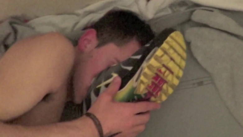 SEX WITH MY BEST FRIEND: Slt scopata da Fabien con umiliazione di sneaker
