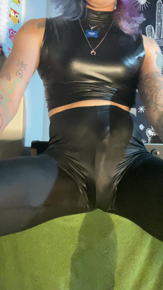 Wetlookshinyfan: Wet and messy fun in shiny leggings