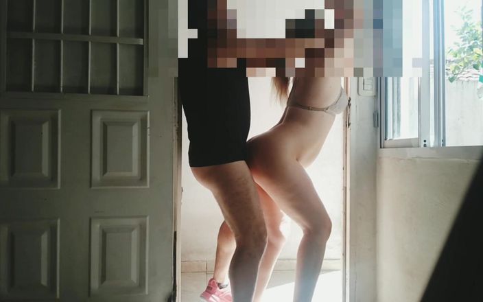 Activecouplearg: Sex vid ytterdörren