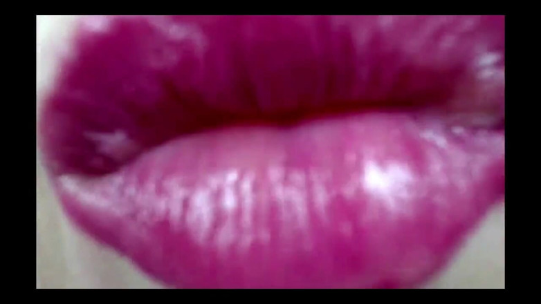 AimeeParadise: Very Close-up Shots of a Mature Slut's Pussy with Purple...