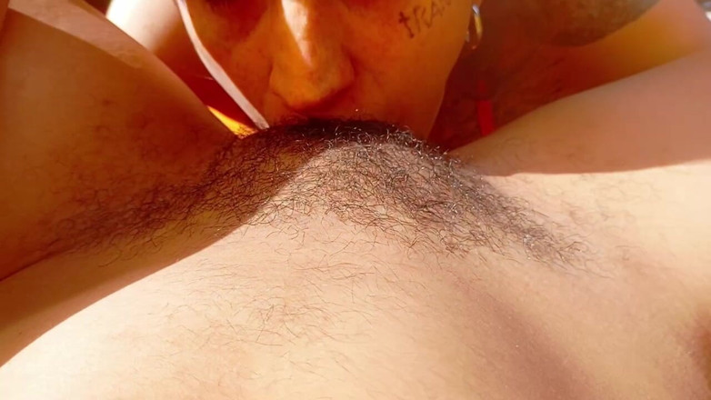 Gabes ftm: Trans-vriend zuigt ftm's in de achtertuin
