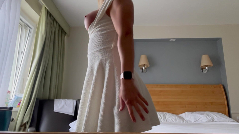 CALLIE ROKS: Uctívání zadku v bance spermatu /joi