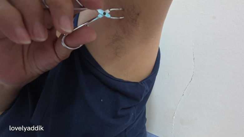 Lovelyaddik: Ich ziehe meine haare in meiner achselhöhle aus