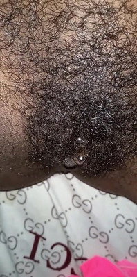 私の毛むくじゃらの濡れた猫の収縮クローズアップ