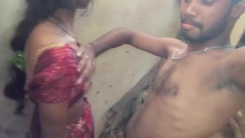 Premi pooja: Indian Desi Village Girlfriend and Boyfriend Fucking Oldest House Hotel...