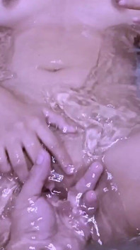 Você Vai Tomar Banho Comigo? Banho Quente E Brincadeiras Na Jacuzzi