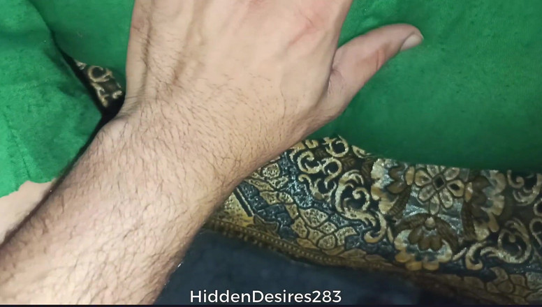 Desiwife: Abang tiriku lagi asik nikmatin toket merah mudaku dengan memek...