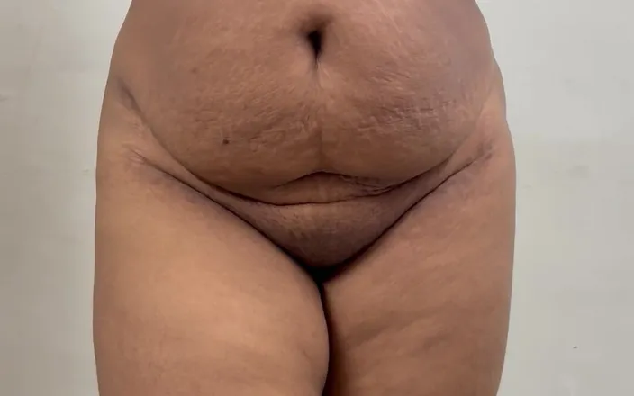 Anajanadevi: Mallu Navel Show
