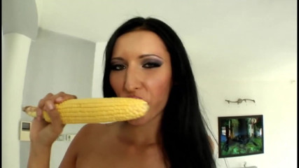 Cruel Media TV: Lara honey euro solo anal mastürbasyon, çifte penetrasyon, doğal seksi esmer...