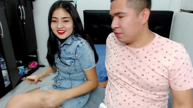 Jsexycouple17: Karım seyahat etti ve seksi bakire baldızımla evde yalnız kaldım,...