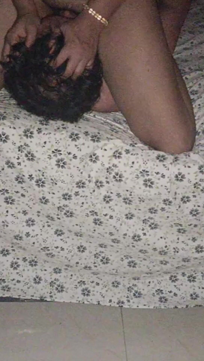 Poonamrandi143: Sezení na obličeji a výstřik