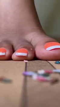 Giantess Smashing Little People na macie jogi