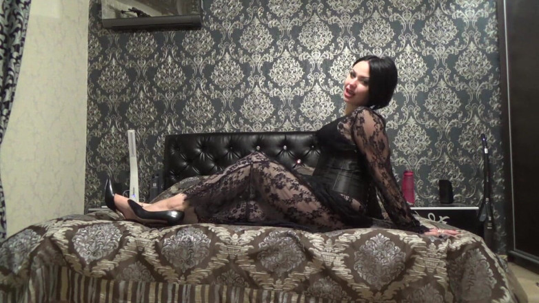 Goddess Misha Goldy: Dominazione femminile - istruzioni per sborrare e sgrillettamento del culo