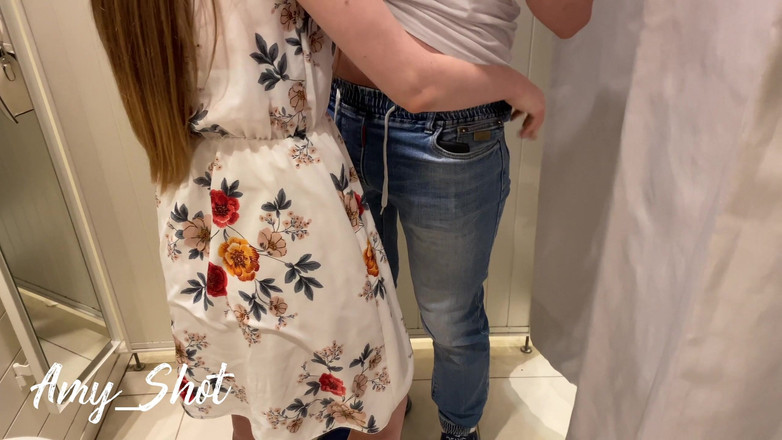 Emilia Shot: Podváděla svého manžela v šatně