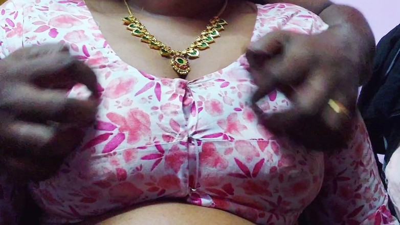 Desi Mohini: De hete Indische moeder van mijn vriend porno xxx