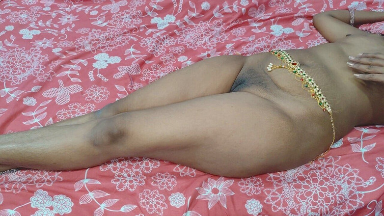 Suryasushma: Sexy heiße stieftochter fingert ihre muschi
