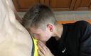 Evgeny Twink: Evgeny Twink knullade sin söta vän och sperma på hans...