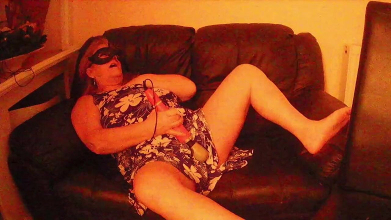 Julie Cunningham: Julie Cunningham kamera web pertama wank