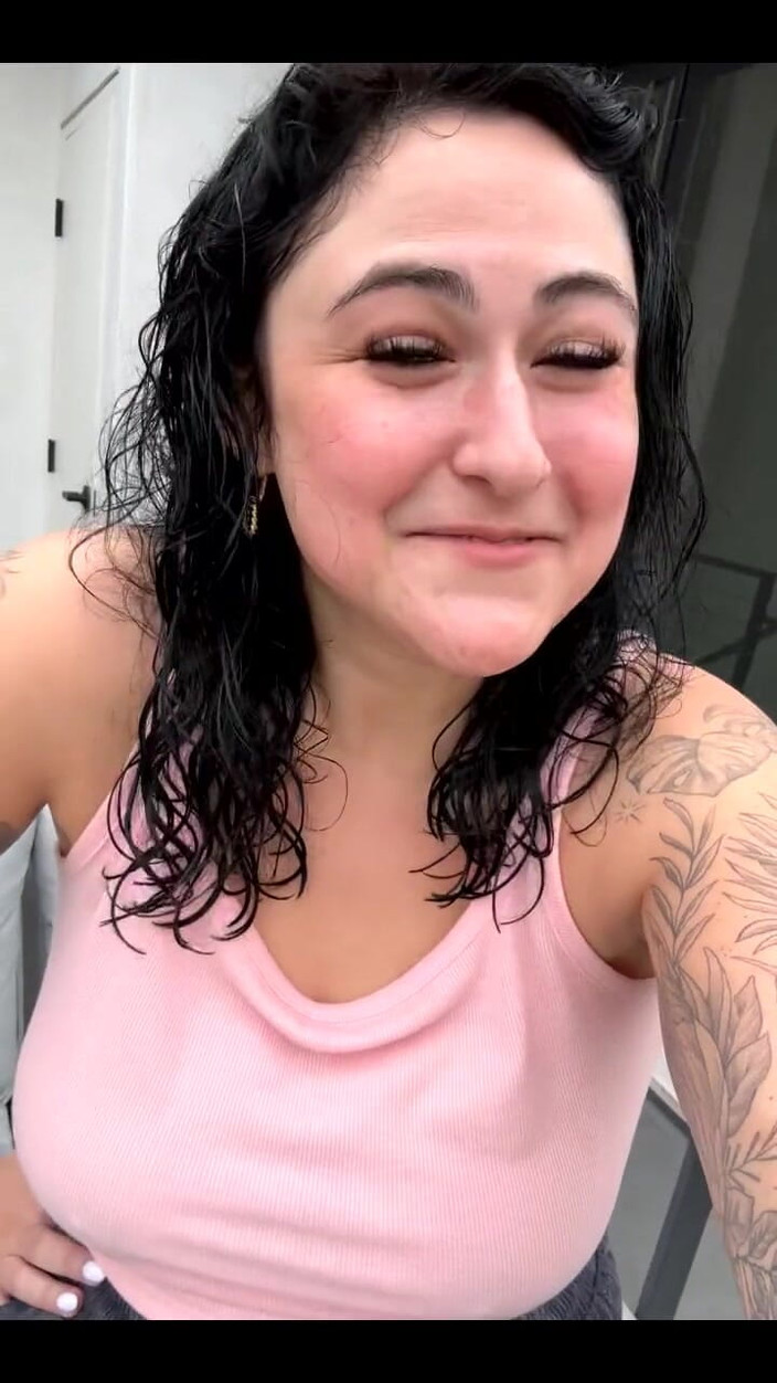 Josie Jaxxon: 早上好来自 la 的奶子！