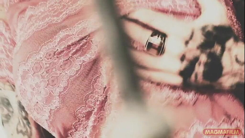 Magmafilm: 偽のTityハードコアタトゥーのふしだらな女が心配する