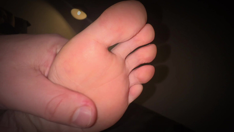 Gigi oficial: 認定アマチュア:学生キャンプ。大音量の音楽。闇の中にいる。