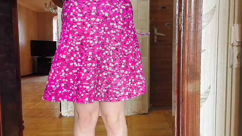 Kitty_Cross: Splendida femboy mostra le gambe in collant lucidi