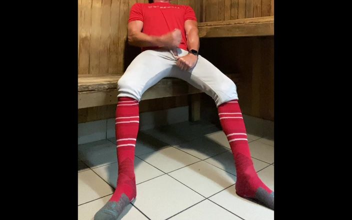 JockDad87: Buff Dilfjockdad87 Almost Gets Caught Jerking in the Sauna