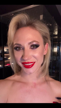 Heavy, Seductive Makeup or Casual Beauty?try Not to Blink, You Might Miss Something