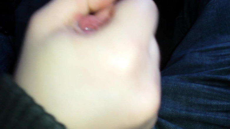 Caralia Deluxe: I give you a hot handjob