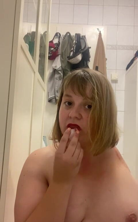 Deutsche Anna: Mainin es batu dan memek... Ide buruk! Atau tidak?