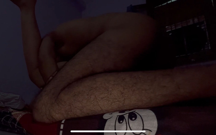 Rishi:  Bnake grote kont op zijn hondjes mms