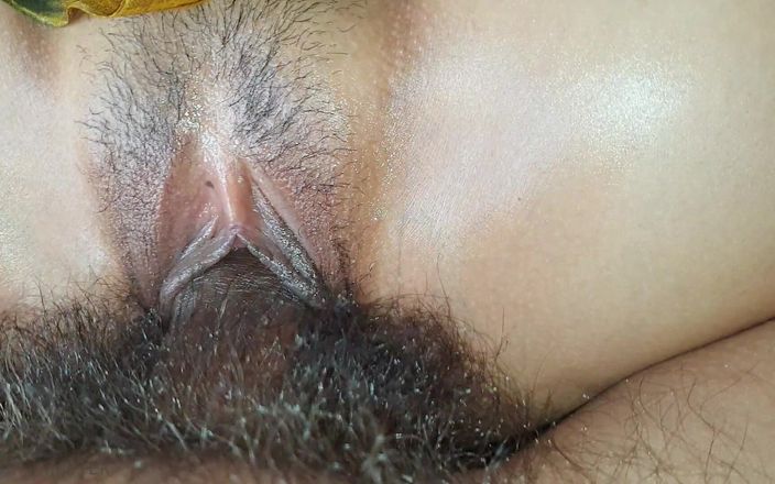 HunnyBunny: Ma demi-sœur n’arrivait pas à renier mon énorme bite dans sa belle...