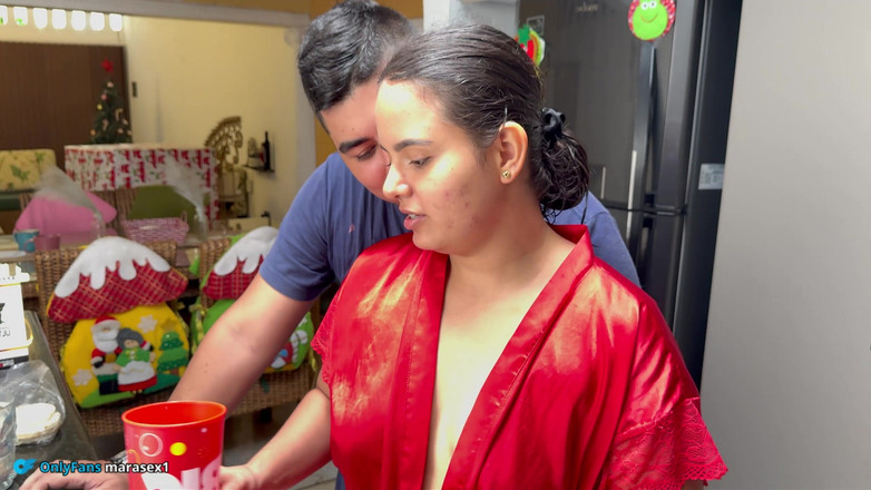 MaRaSexx: Üvey Kizim Erkek Arkadaşini Ihmal Ediyor, Ben De Ona Karar...