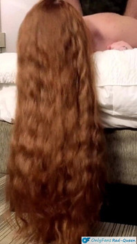 Vengo scopata con i miei lunghi capelli rossi drappeggiati sul pavimento che rimbalzano e oscillano - video feticcio dei capelli
