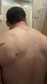 Muscle Bearded Fella Caught in Showers