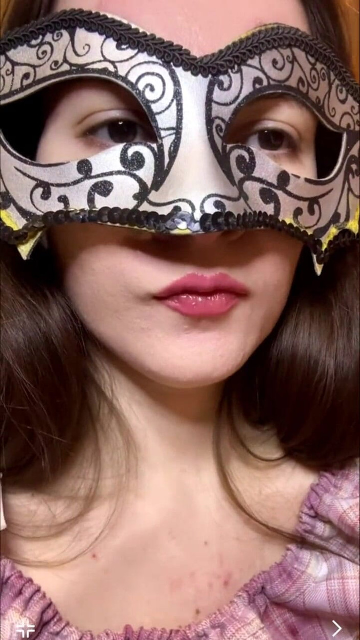 JuliaVeil: 내 작은 녀석을 핥아! 그리고 네 자지를 빨아줄 거야! 러시아의 더러운 말과 환상