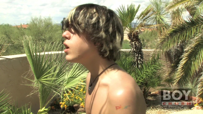 Boy Crush: Diversión junto a la piscina