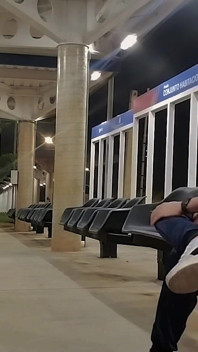 Plimbări la stația de autobuz Șofer și pasager Video 1